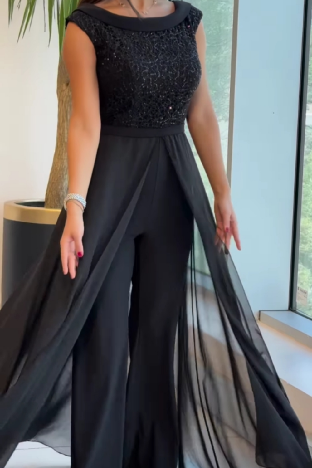 Louna | Stilvoller ärmelloser Jumpsuit
