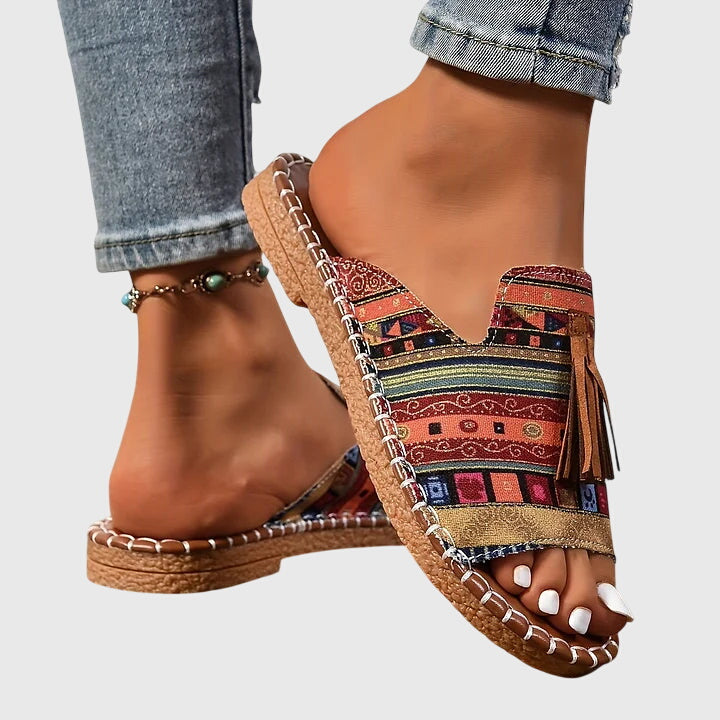 Lorraine | Boho-Quasten Sandalen
