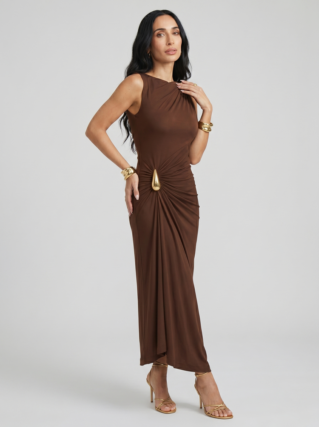 Cinthia | Elegantes Kleid mit goldenen Verzierungen